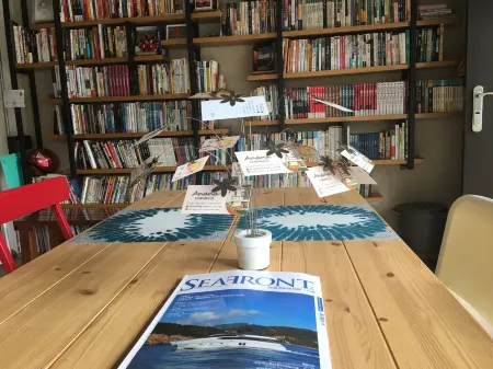 Anana Hostel Отели рядом с достопримечательностью «Chung Tai Chan Monastery»