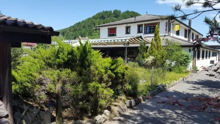 Le Cavalier Отели рядом с достопримечательностью «La Cave»