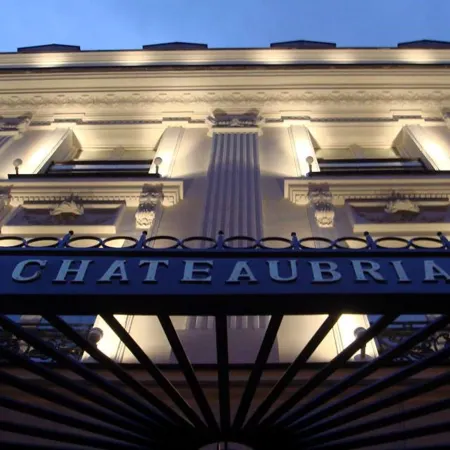 Hôtel Chateaubriand Отели рядом с достопримечательностью «Триумфальная арка»