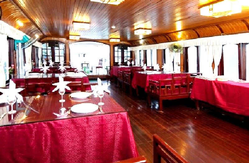 Halong Bay Aloha Cruises Room Reviews & Photos - Halong Bay 2021 Deals &  Price | Trip.com