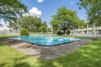 Travelodge by Wyndham Trois-Rivieres Hotels in Trois-Rivieres