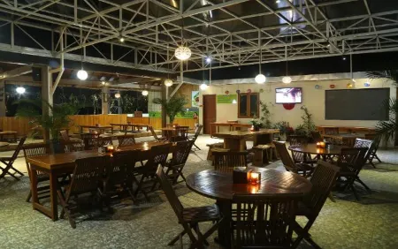 Omah Pawon Hotel Отели в г. Gampengrejo