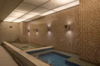 Lotte Hotel Yangon - Hot Tub