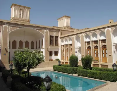 Laleh Yazd Hotel