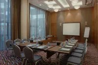 Majestic Arjaan by Rotana Hotels in Мухаррак