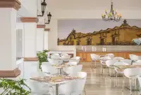 奎雷塔羅假日旅館