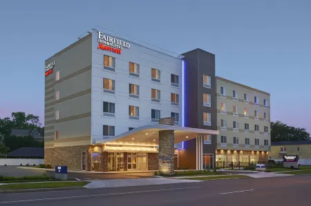 Fairfield Inn & Suites Niagara Falls Отели рядом с достопримечательностью «Пещера ветров»