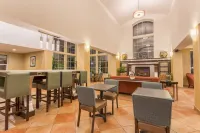 Holiday Inn Express & Suites Manteca City Center فنادق في Manteca