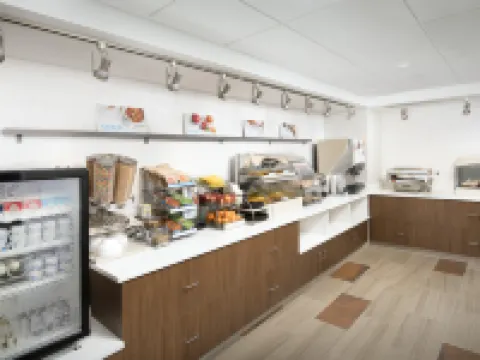 Holiday Inn Express & Suites COLLEGE PARK-UNIVERSITY AREA by IHG Hotels in Berwyn