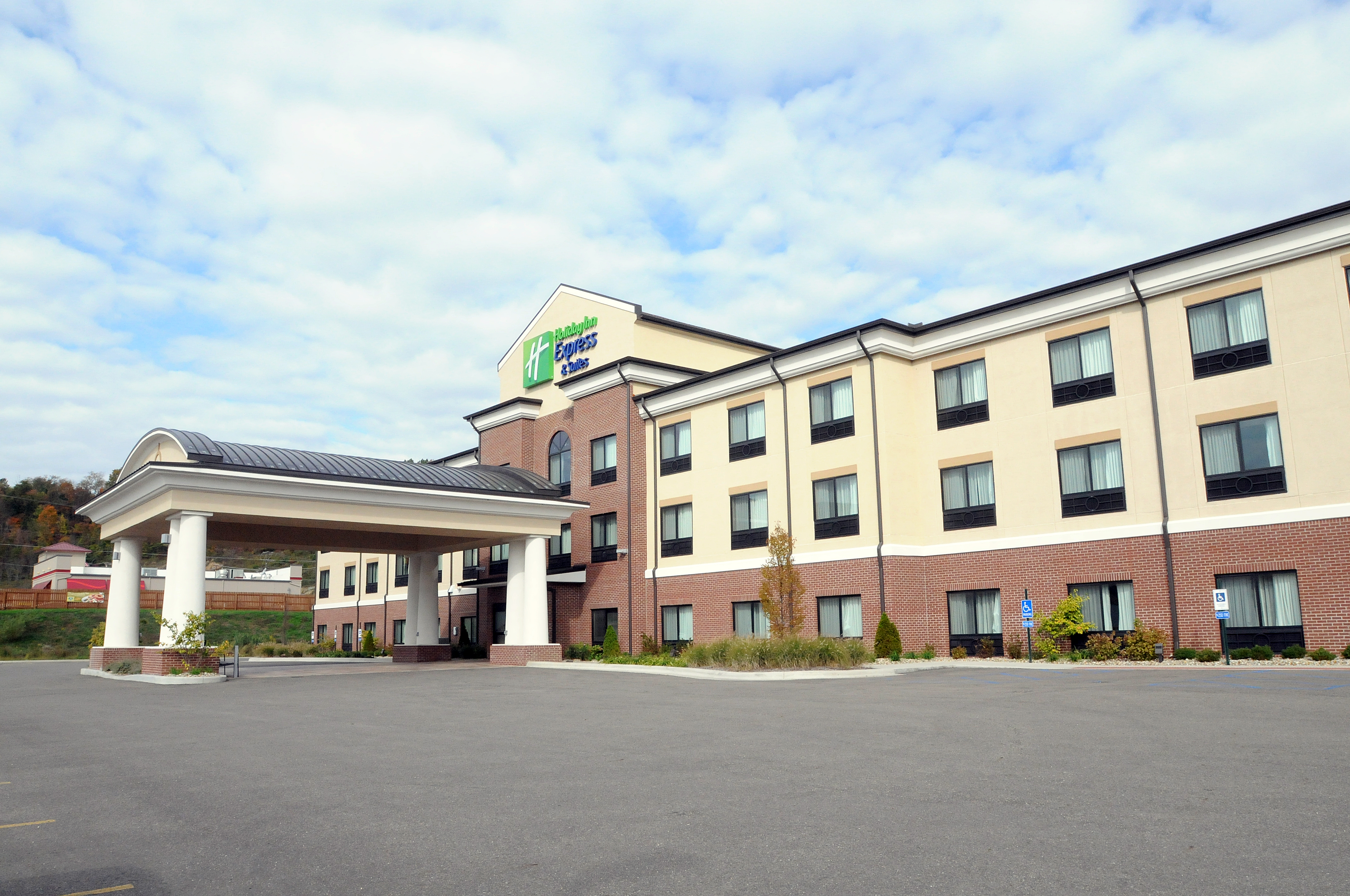 Holiday Inn Express & Suites Cambridge, an Ihg Hotel