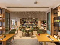 Holiday Inn BANGKOK by IHG セントラル・チットロム周辺のホテル