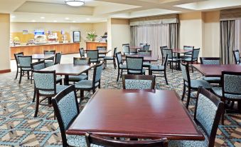 Holiday Inn Express & Suites Marysville