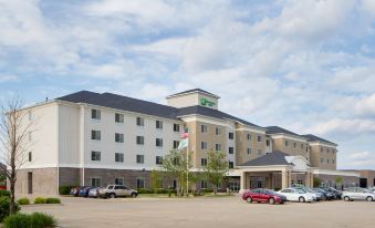 Holiday Inn & Suites Bloomington-Airport