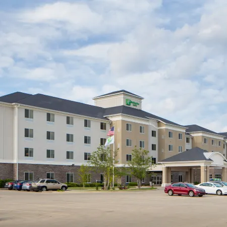 Holiday Inn & Suites BLOOMINGTON-AIRPORT by IHG