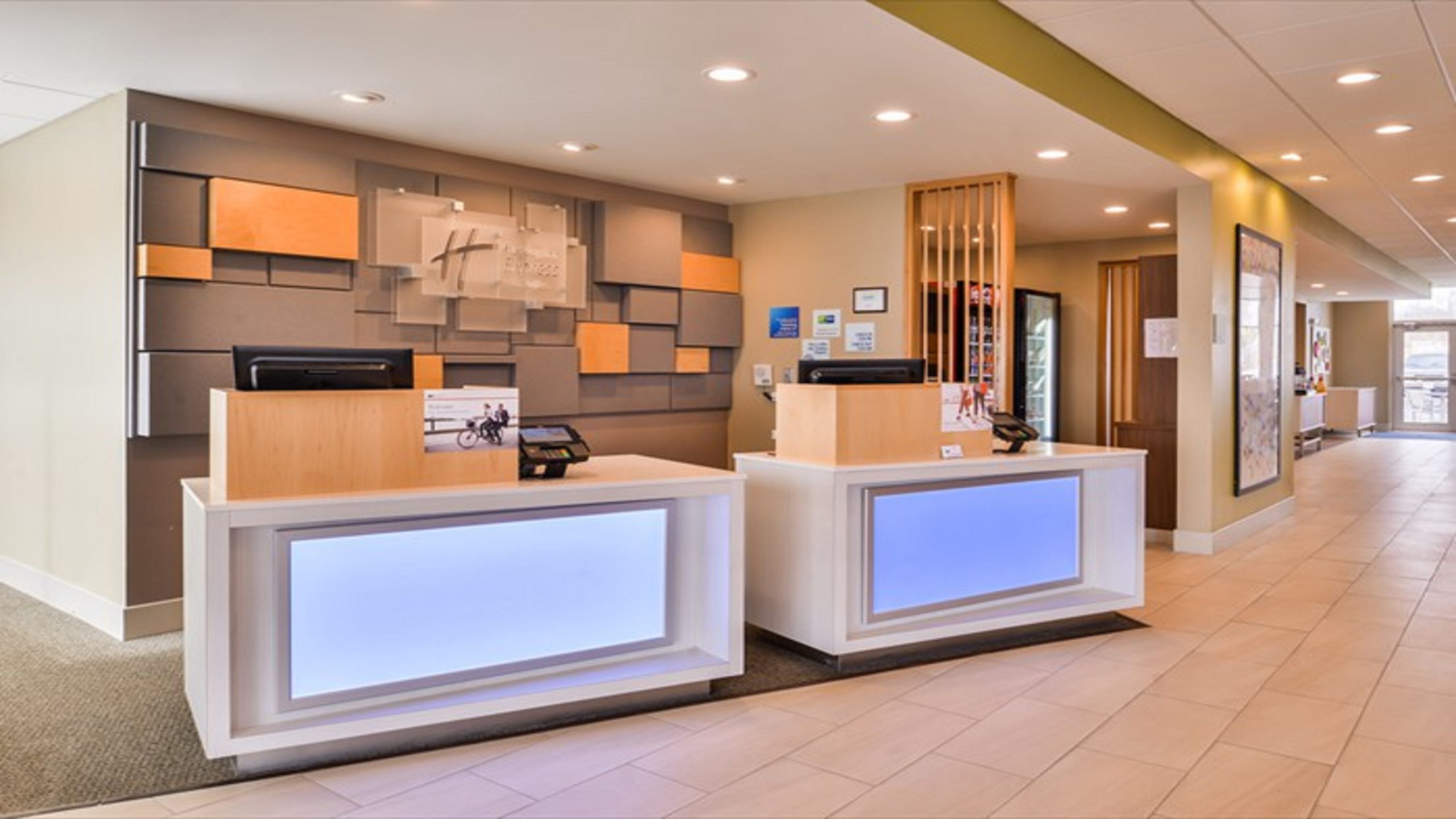 Holiday Inn Express & Suites - Parkersburg East, an Ihg Hotel