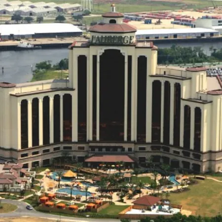 Wyndham Lake Charles Отели рядом с достопримечательностью «Север Бич»