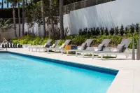 เออร์ไวน์ แมริออท - ที่มีสระว่ายน้ำ
