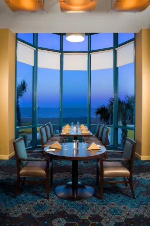 Sheraton Virginia Beach Oceanfront Hotel Отели рядом с достопримечательностью «Парк штата Ферст Ландинг»