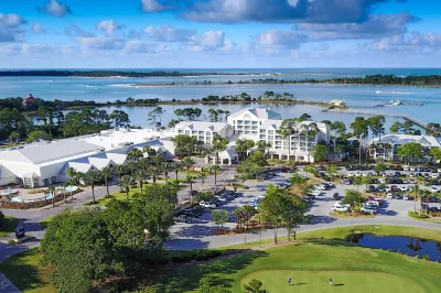 Bluegreen's Bayside Resort and Spa at Panama City Beach Hotel dekat Carl Gray Park