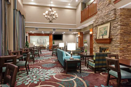 Staybridge Suites Irvine East/Lake Forest Отели рядом с достопримечательностью «Lake Forest Lake»