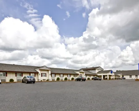Americas Best Value Inn and Suites Thief River Falls Hotels in Pennington County