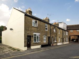 Stable House - Near Windsor Castle