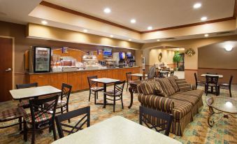 Holiday Inn Express & Suites Cincinnati-Blue Ash