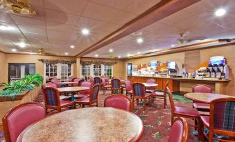 Holiday Inn Express & Suites Paducah West