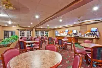 Holiday Inn Express & Suites Paducah West