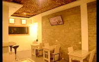 Royal Marisa Hotel Hotels near Damar papan, reki yesma