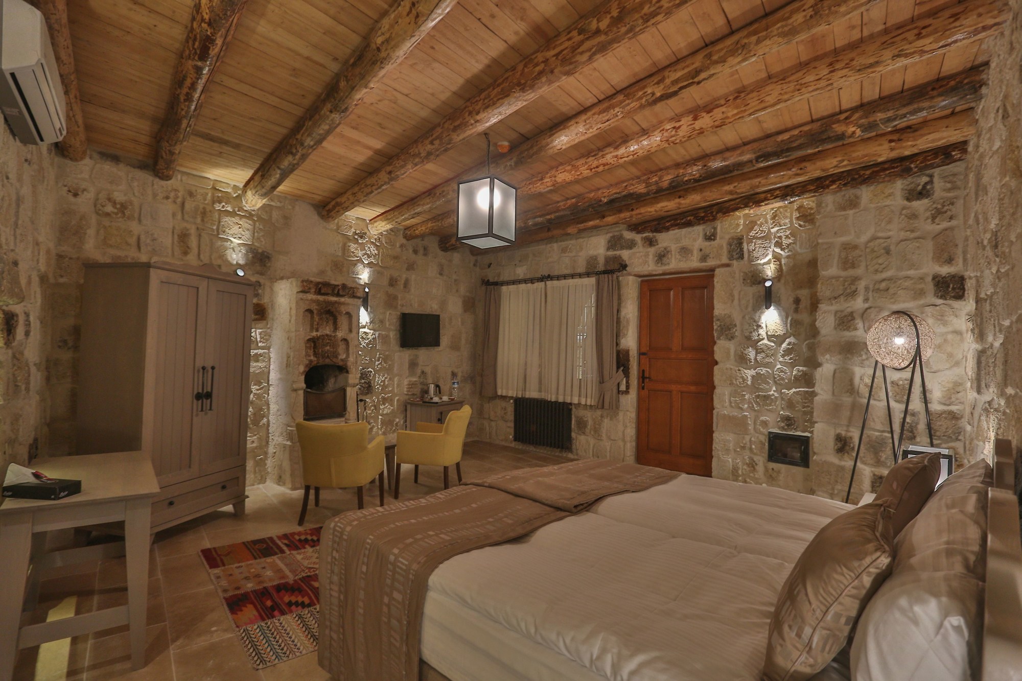 Acropolis Cave Suites