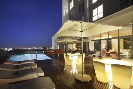 Radisson Blu Gautrain Hotel, Sandton Johannesburg Отели рядом с достопримечательностью «Площадь Нельсона Манделы»