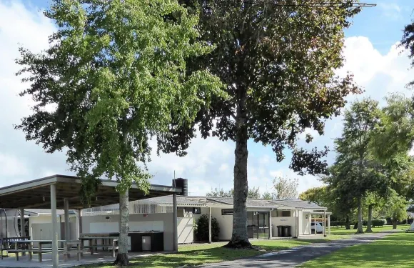 海港旁假日公園酒店