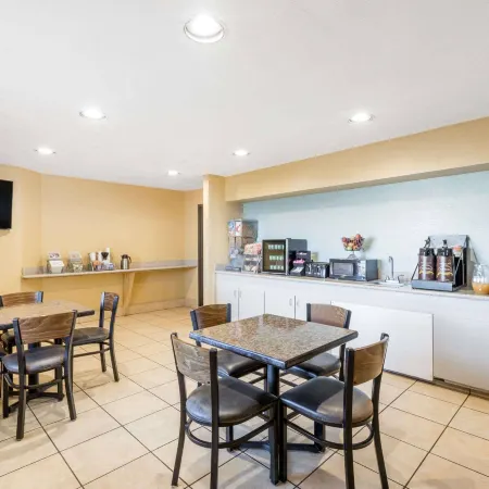 Super 8 by Wyndham Midland