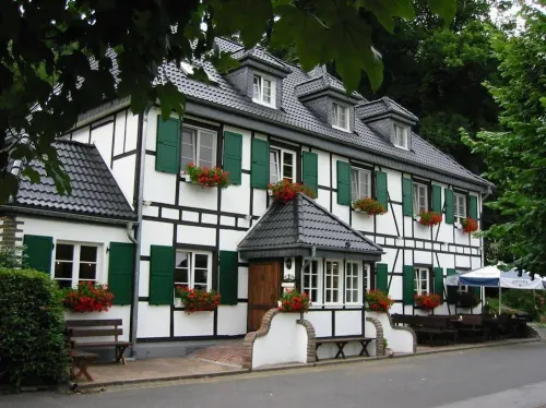 Wißkirchen Hotel & Restaurant Hôtels à : Burscheid