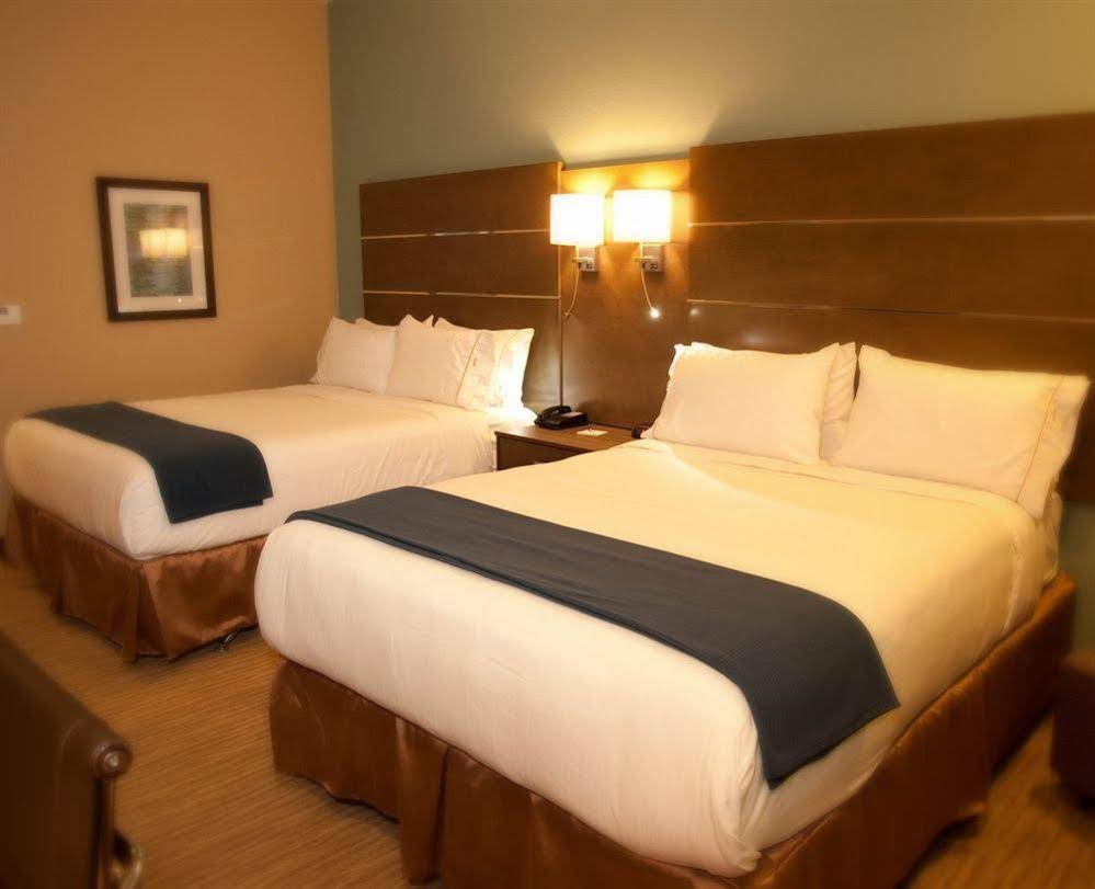 Holiday Inn Express and Suites Schulenburg, an Ihg Hotel