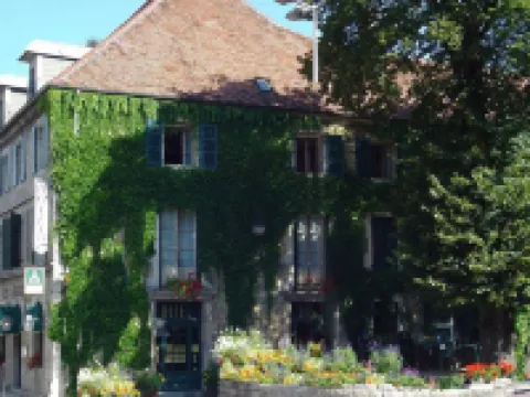 Logis Hôtel des Messageries Hotels in Jura