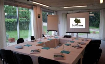 Logis Hotel Restaurant Spa les Oliviers