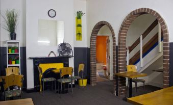 Adelaide Travellers Inn Backpackers Hostel