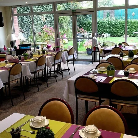 Lys Hôtel Отели рядом с достопримечательностью «Парк Беллеверде»