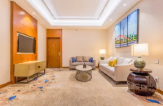 The Thousand Laterns Lake Hotel