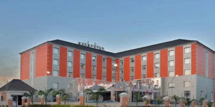 Grand Pela Hotel & Suites