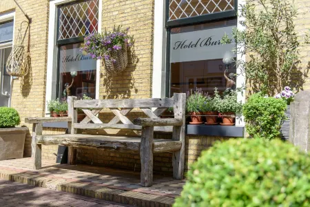 Hotel Buren Отели в г. West-Terschelling