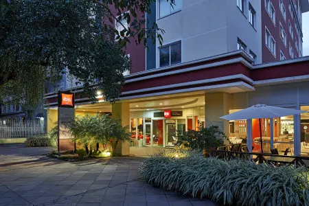 ibis Porto Alegre Moinhos de Vento Отели в г. Порту-Алегри