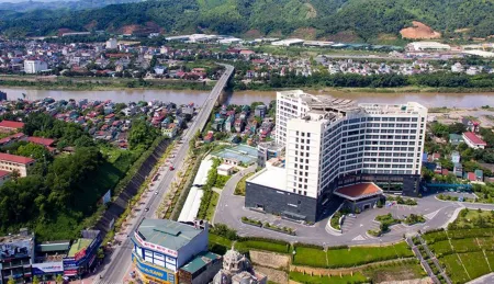 Diamond Hotel Отели рядом с достопримечательностью «Hồ Chí Minh Park»