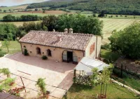 Le Mascie Hotel dekat Tumulo Etrusco Di Mucellena