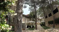 Colibri Hotels in Khenchara