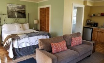 a cozy bedroom with a bed and a couch , creating a warm and inviting atmosphere at China Creek Cottages