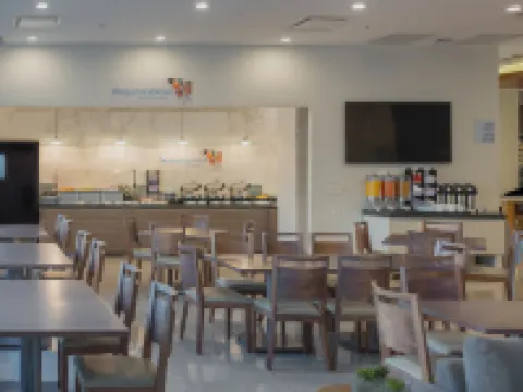 Holiday Inn Express & Suites Silao Aeropuerto - Terminal Hoteles en Silao