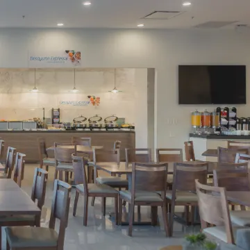 Holiday Inn Express & Suites SILAO AEROPUERTO - TERMINAL by IHG